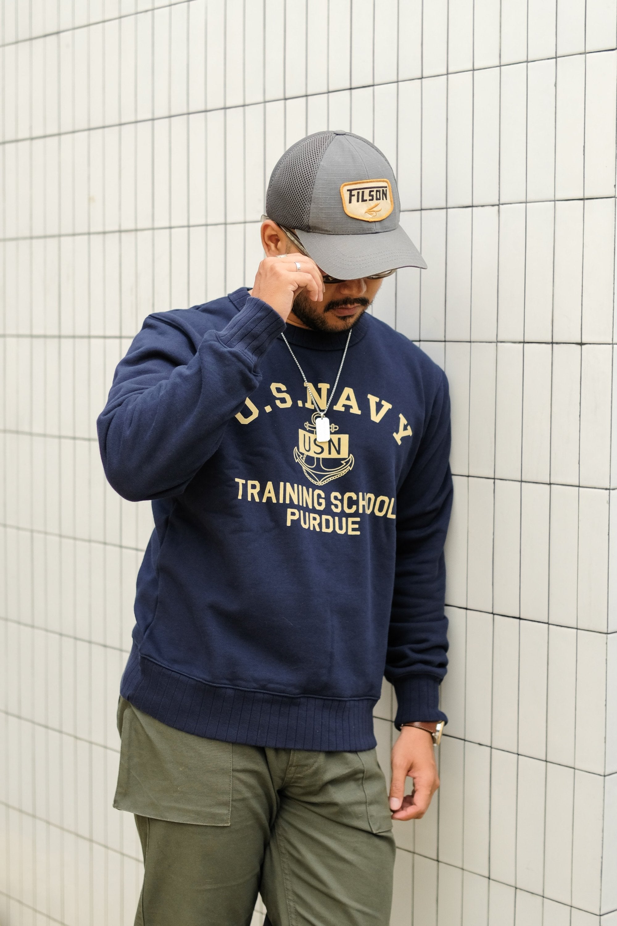 American sweatshirt navy with model Comfysocks