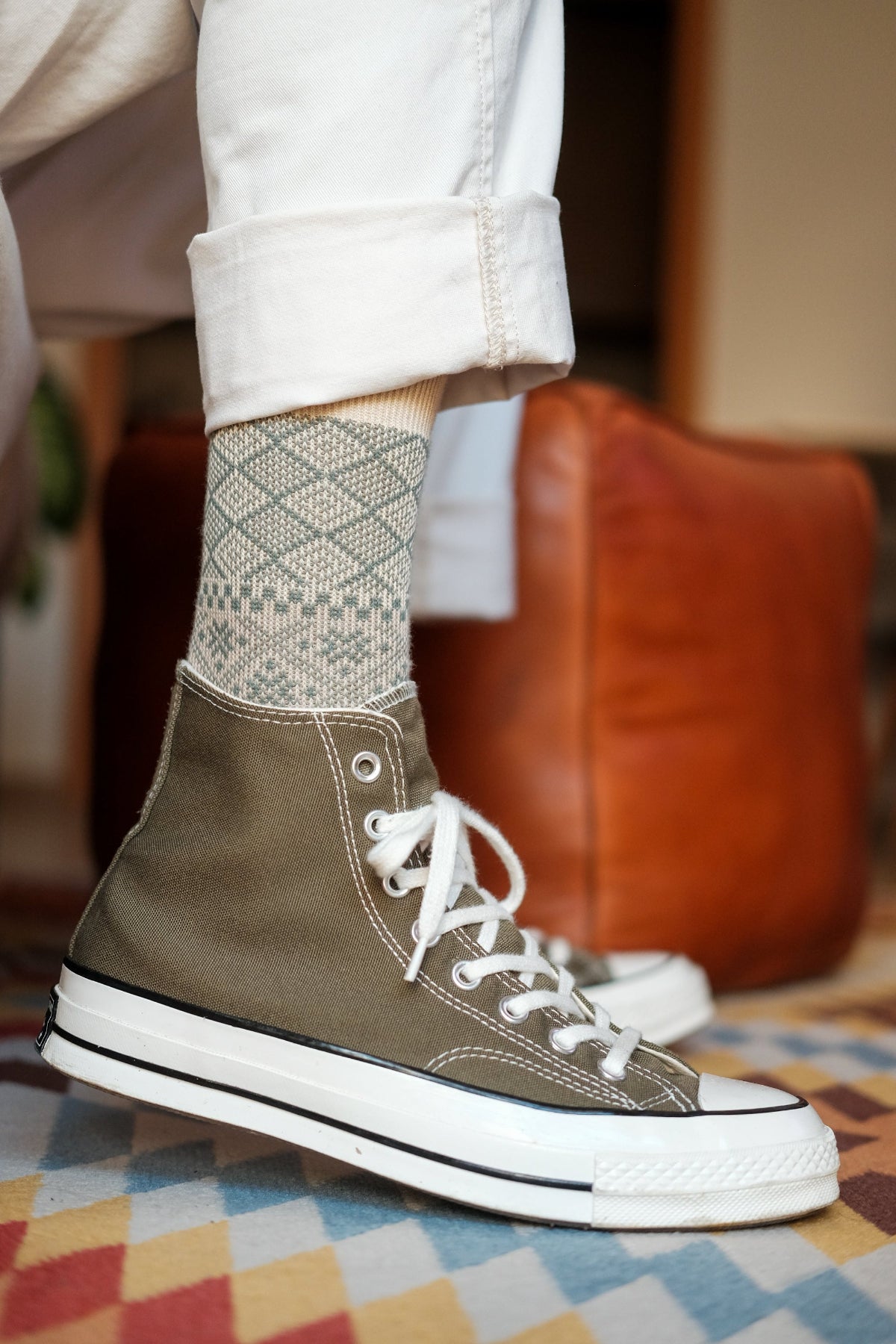 Fatima beige socks with converse army green Comfysocks