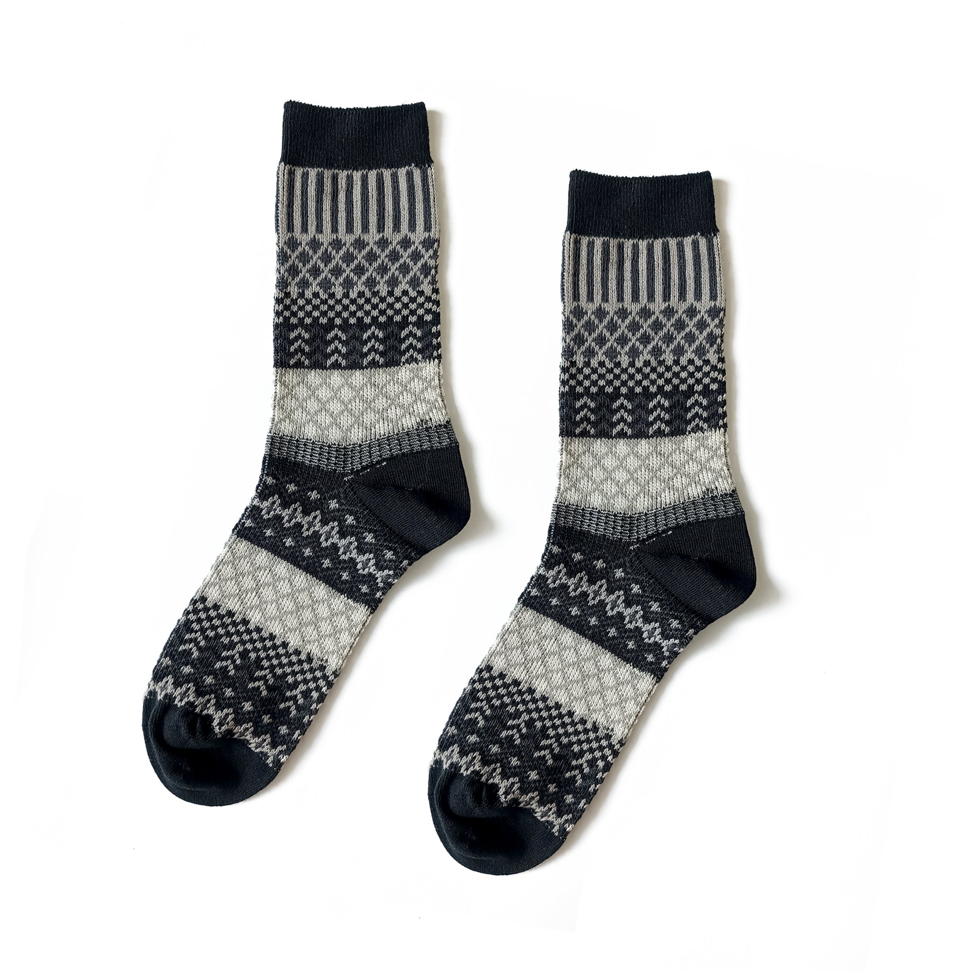 koi-black-and-white-pattern-sock-Comfysocks