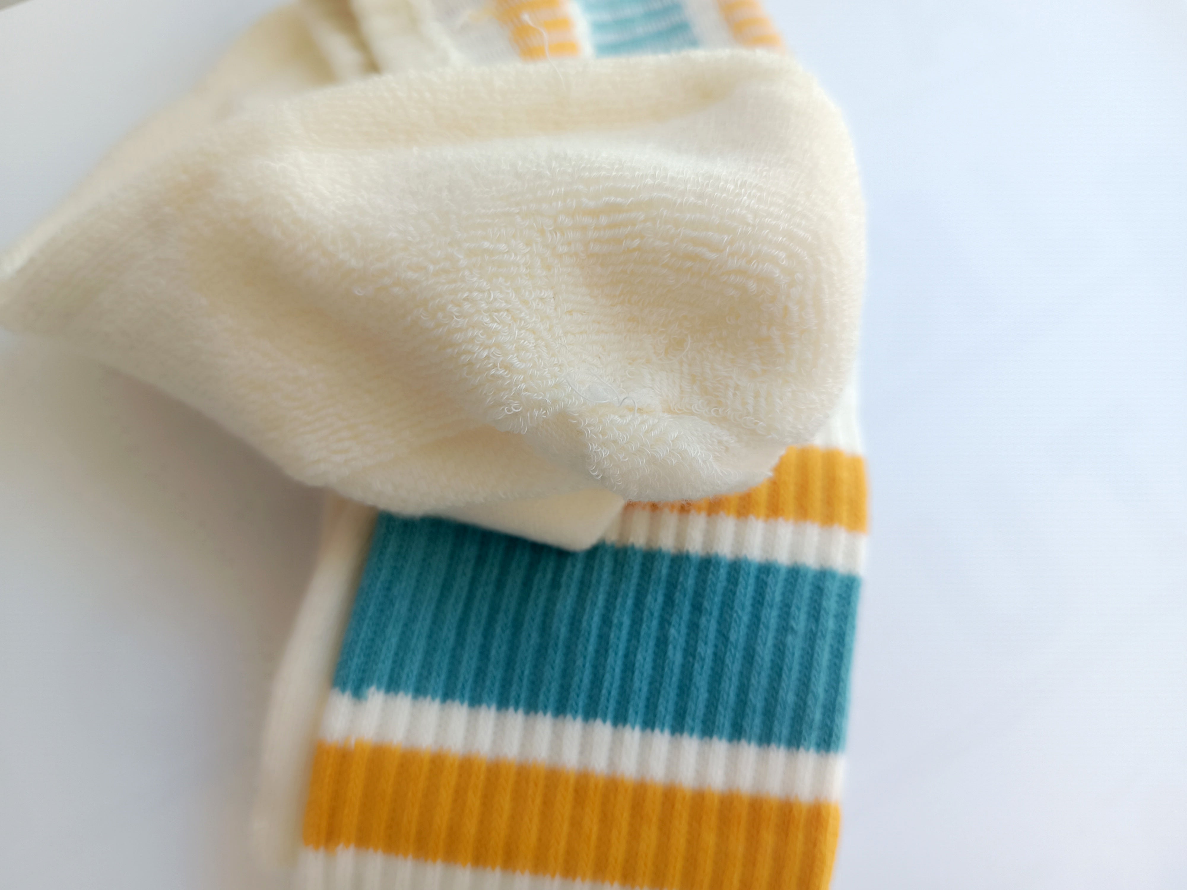 Sporty stripe socks yellow and blue