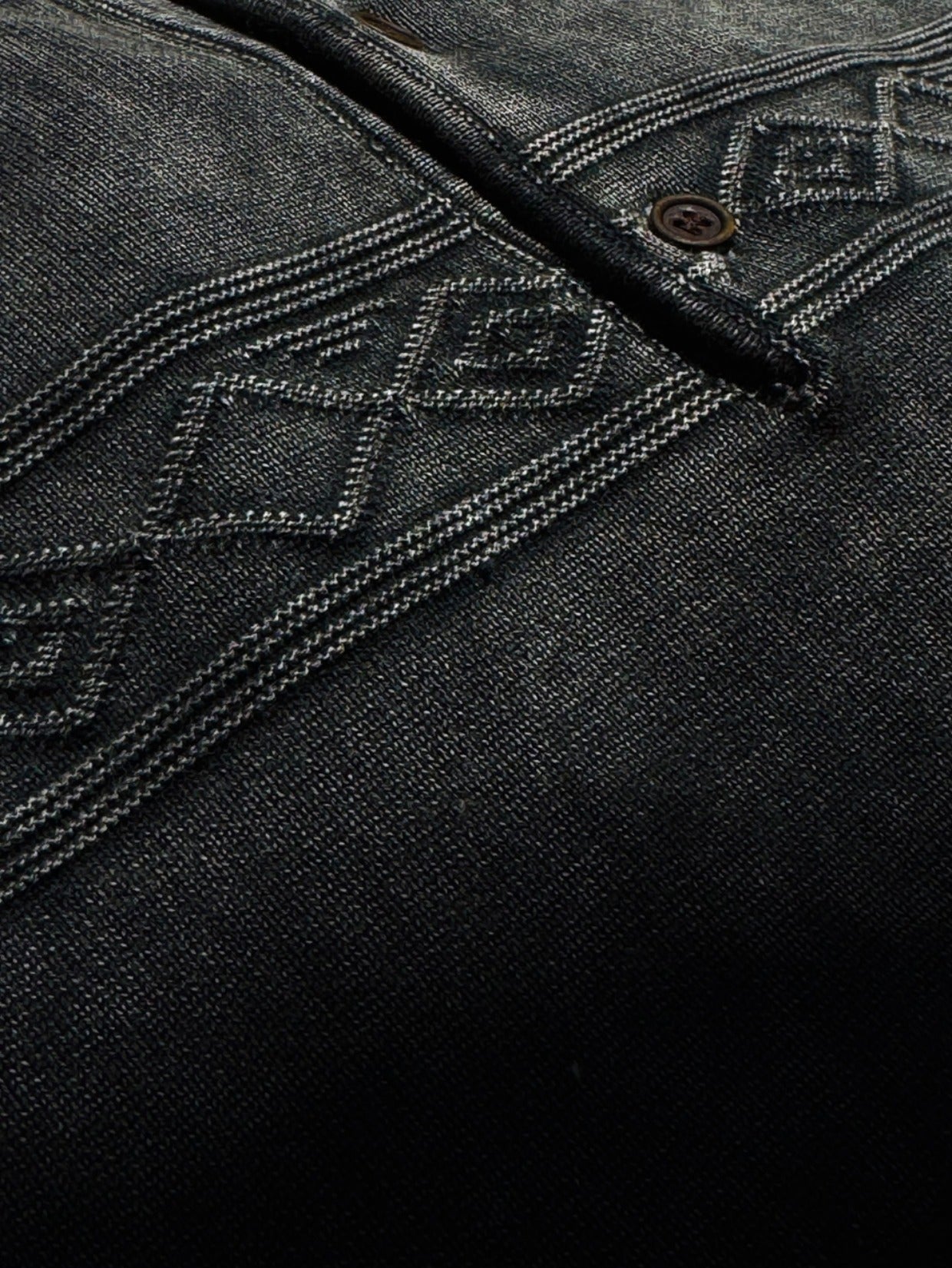 Heike – Vintage Wash Embroidered Henley