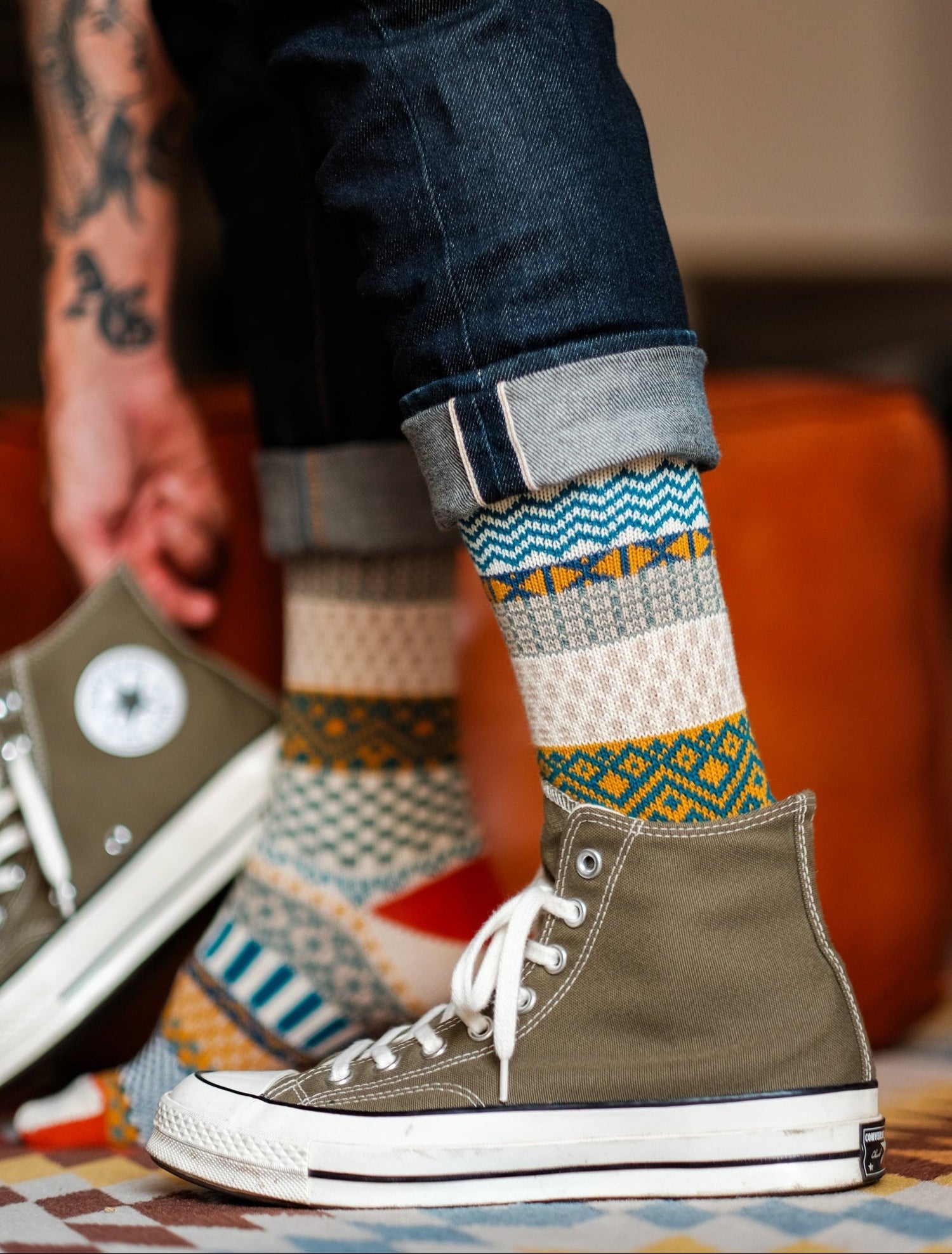 how to syle converse with funky socks 