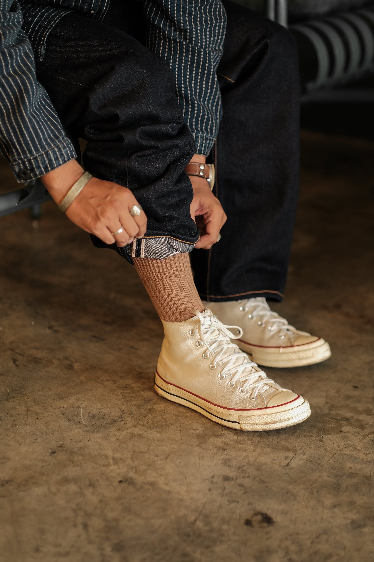 Alfred knitted toffee color with converse chucks 