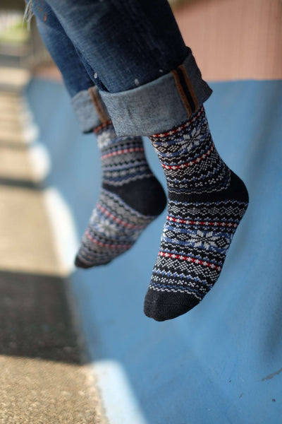 nordic - snowflake pattern sock in grey color