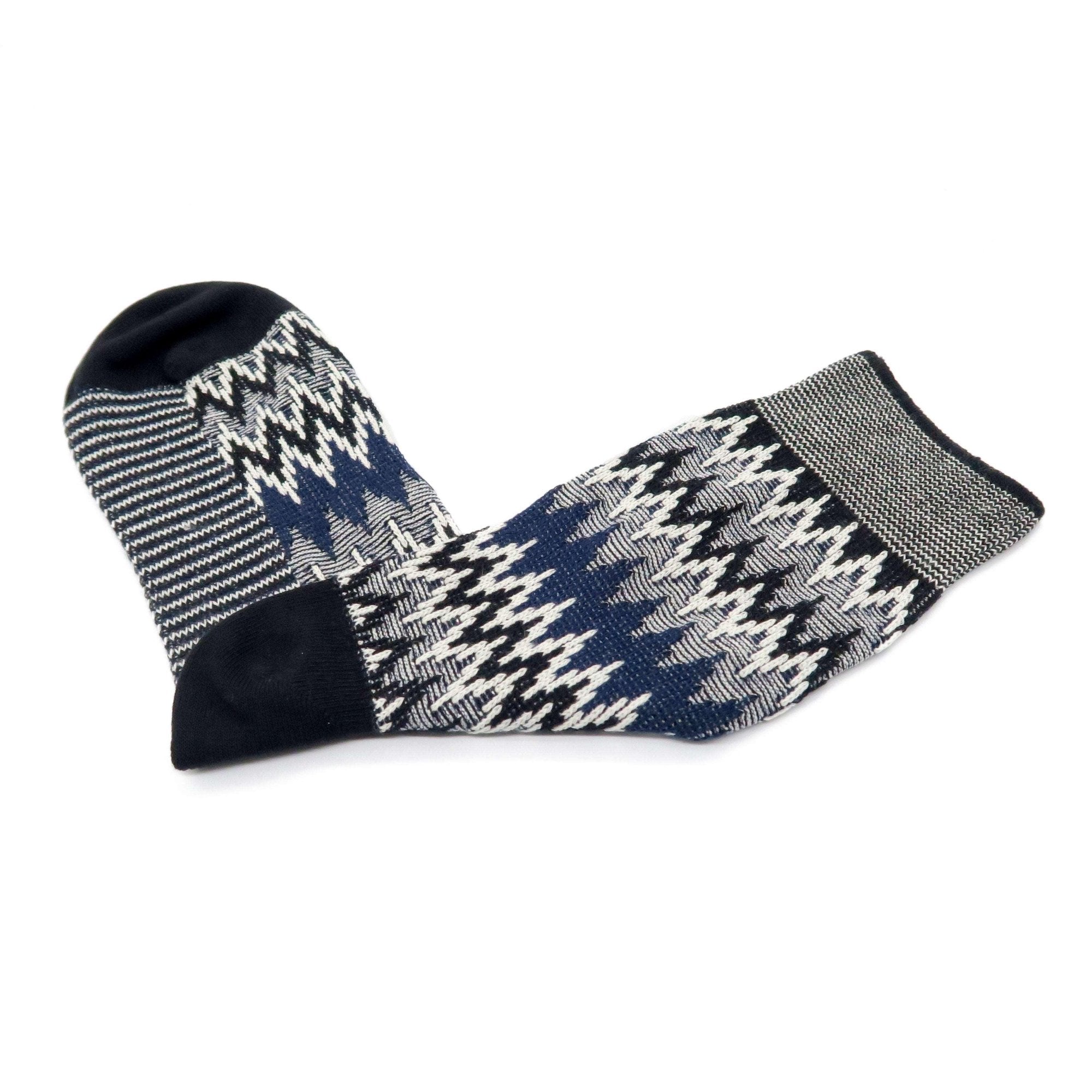 funky zaig zag black socks - comfysocks
