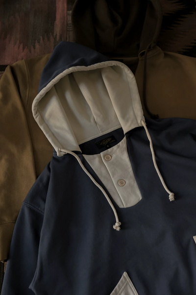 orion-hooded-sweatshirt-navy-cream-detail