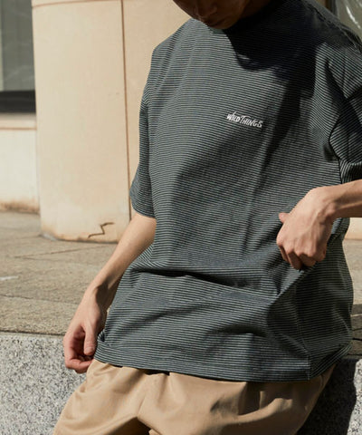 WILD THINGS x FREAK'S STORE Exclusive Micro-Stripe Logo T-Shirt