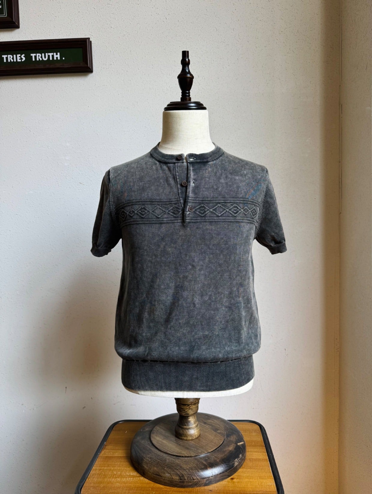 Heike – Vintage Wash Embroidered Henley