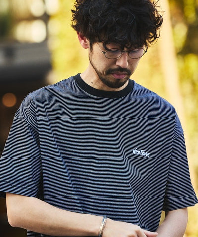 WILD THINGS x FREAK'S STORE Exclusive Micro-Stripe Logo T-Shirt